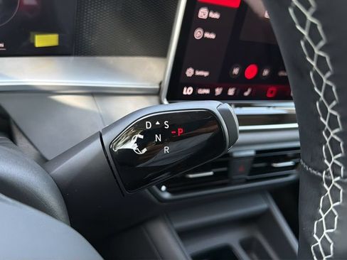 New 2026 Volkswagen Tiguan SE FWD image 16