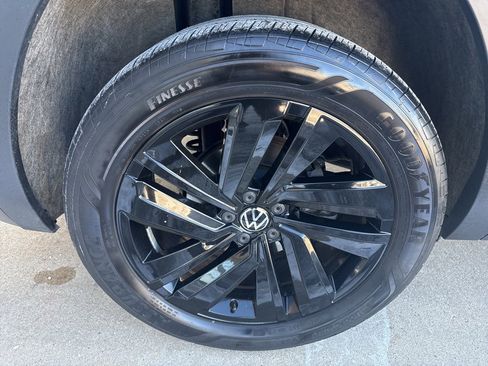 Certified 2023 Volkswagen Atlas Cross Sport SE image 22