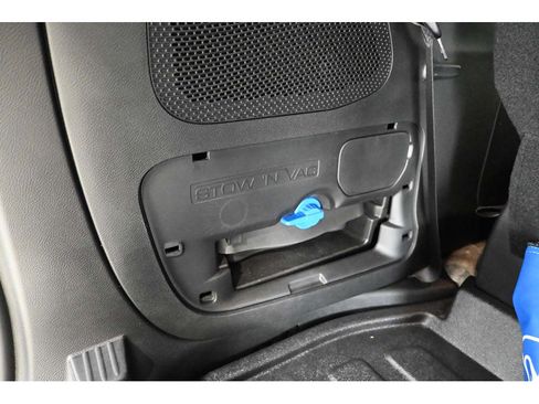 Used 2024 Chrysler Pacifica Touring-L w/ Uconnect Theater Family Group FWD image 25