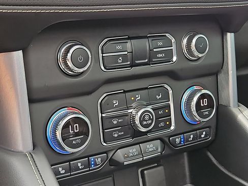 Used 2021 GMC Yukon SLT w/ SLT Premium Package AWD/4WD image 16
