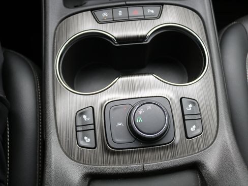 Used 2023 GMC Acadia SLT image 45