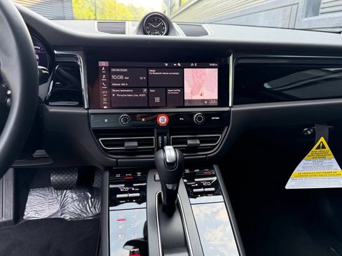 Certified 2026 Porsche Macan AWD/4WD image 24
