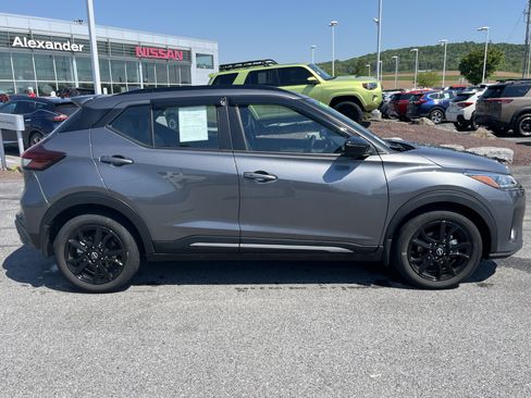 Used 2024 Nissan Kicks SR w/ SR Premium Package FWD image 2