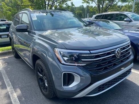 Certified 2026 Volkswagen Atlas Peak Edition AWD/4WD image 1