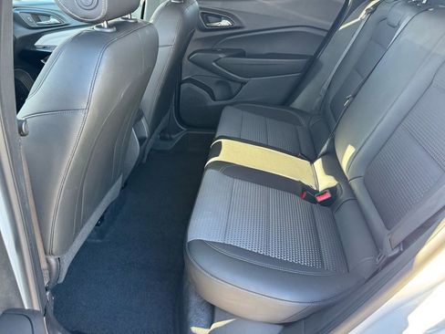 Used 2025 Chevrolet Trax LT w/ LT Convenience Package image 13