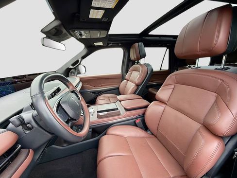 Used 2025 Lincoln Navigator Reserve AWD/4WD image 22