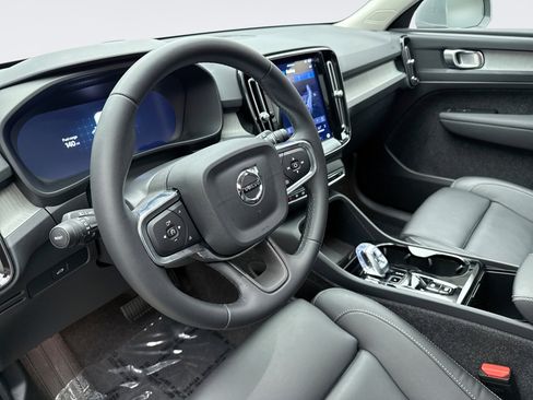 Used 2025 Volvo XC40 B5 Plus AWD/4WD image 10