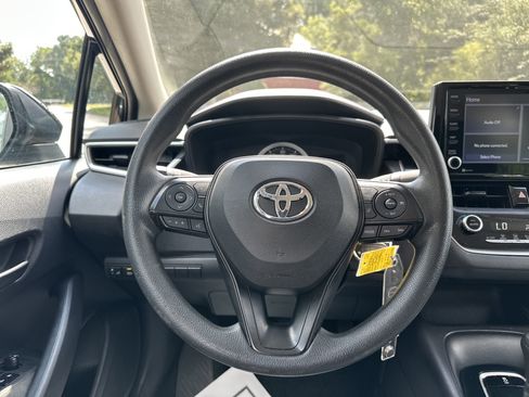 Used 2022 Toyota Corolla LE image 23