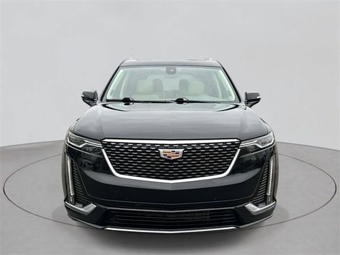 Used 2021 Cadillac XT6 Premium Luxury image 2