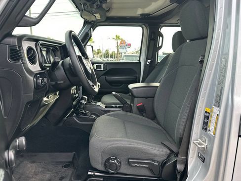 Used 2024 Jeep Gladiator Sport AWD/4WD image 10
