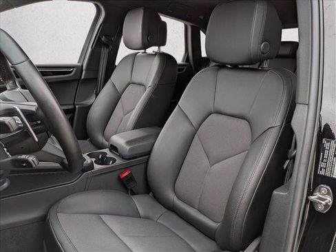 Used 2023 Porsche Macan image 5