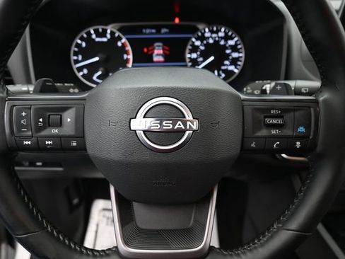 Used 2025 Nissan Rogue SV image 17