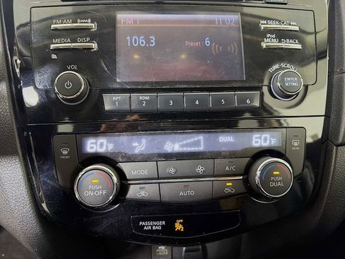 Used 2017 Nissan Rogue SV image 13