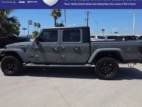 Used 2023 Jeep Gladiator Sport AWD/4WD image 5