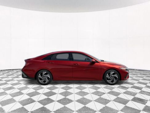 Used 2025 Hyundai Elantra SEL FWD image 9