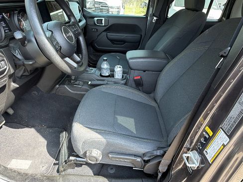 Used 2025 Jeep Gladiator Sport image 16
