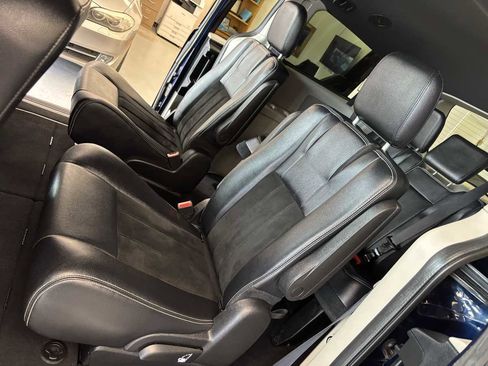 Used 2017 Dodge Grand Caravan SXT FWD image 24