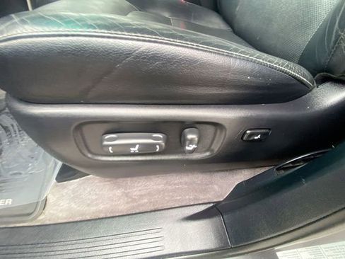 Used 2013 Toyota Land Cruiser image 12