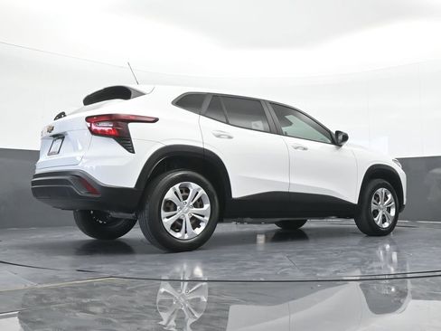 Used 2024 Chevrolet Trax LS FWD image 58