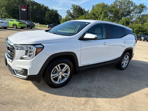 Used 2023 GMC Terrain SLE FWD image 3