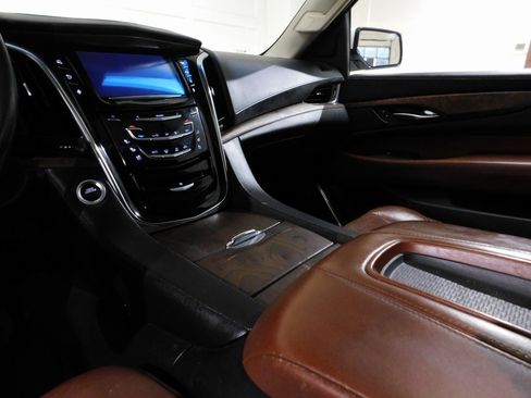 Used 2015 Cadillac Escalade Luxury image 68