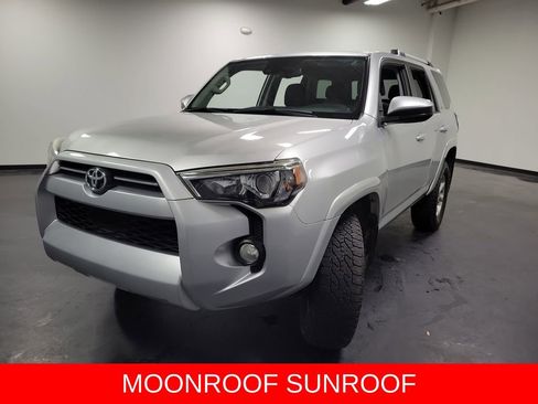 Used 2020 Toyota 4Runner SR5 AWD/4WD image 4
