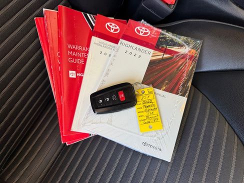 Used 2022 Toyota Highlander XSE FWD image 64