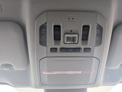 Used 2022 Toyota Highlander XLE FWD image 27