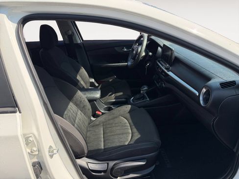 Used 2019 Kia Forte LXS FWD image 15