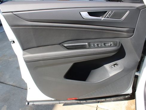 New 2026 Volkswagen Atlas Cross Sport SEL AWD/4WD image 9