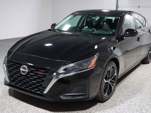 Used 2024 Nissan Altima 2.5 SR image 29