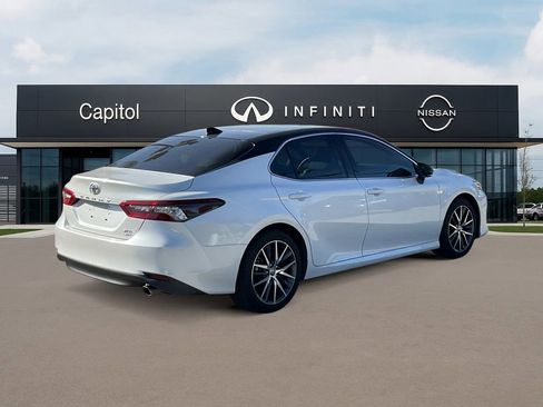 Used 2021 Toyota Camry XLE image 5