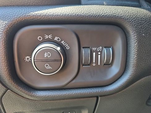 Used 2019 RAM 1500 Big Horn RWD image 16