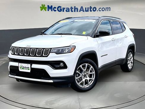 Used 2025 Jeep Compass Limited AWD/4WD image 3