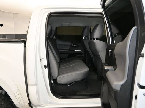 Used 2021 Toyota Tacoma SR5 AWD/4WD image 26