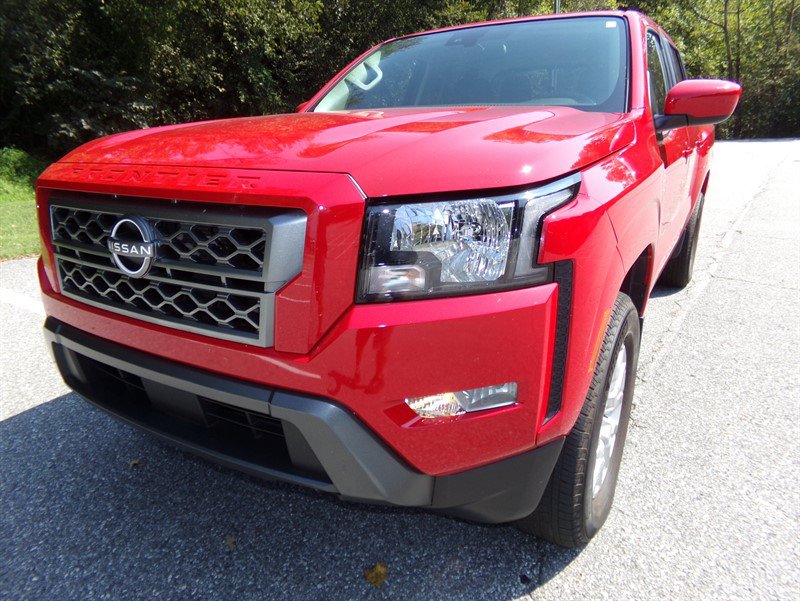 Used 2022 Nissan Frontier SV AWD/4WD image 2