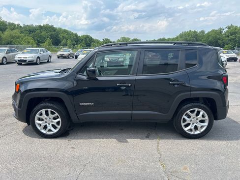 Used 2018 Jeep Renegade Latitude w/ UConnect 8.4 Nav Group AWD/4WD image 1