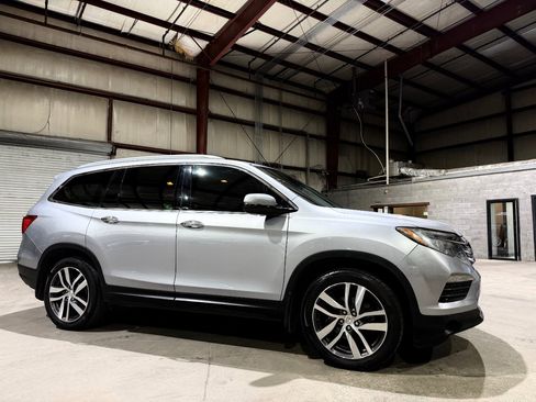 Used 2018 Honda Pilot Elite image 3
