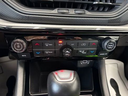 Used 2025 Jeep Compass Trailhawk AWD/4WD image 18