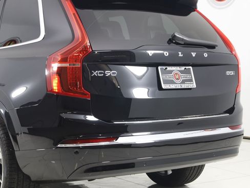 Used 2025 Volvo XC90 B5 Plus w/ Protection Package Premier AWD/4WD image 26