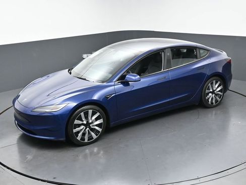 Used 2024 Tesla Model 3 Standard Range RWD image 37