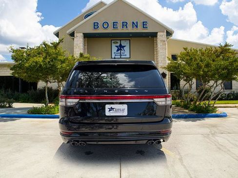 Used 2022 Lincoln Aviator Reserve w/ Equipment Group 201A AWD/4WD image 4