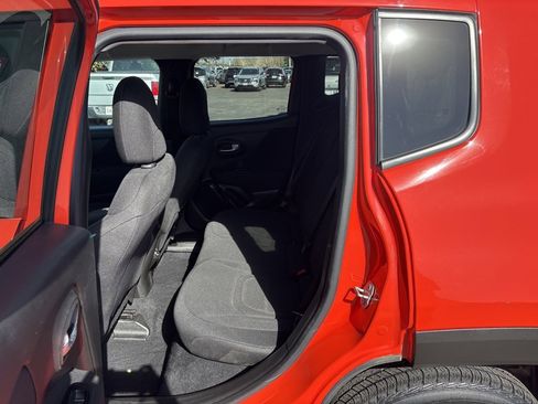 Used 2020 Jeep Renegade Latitude w/ Cold Weather Group image 25
