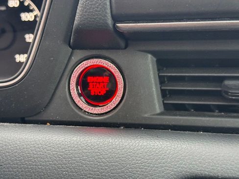 Used 2025 Honda Pilot TrailSport image 22