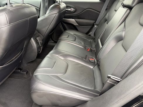 Used 2019 Jeep Cherokee Limited image 22