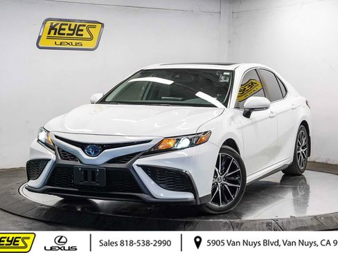 Used 2024 Toyota Camry SE w/ Audio Upgrade Package FWD image 1