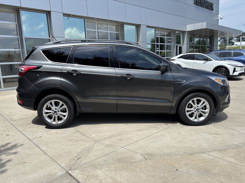 Used 2018 Ford Escape SE w/ SE Sync 3 Package FWD image 7