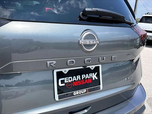 Used 2025 Nissan Rogue SV AWD/4WD image 10