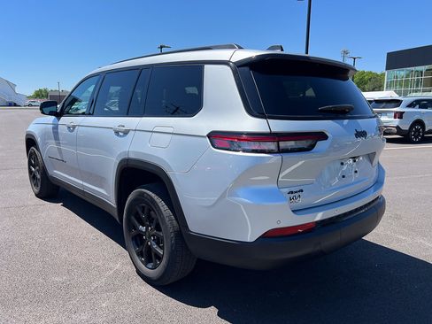Used 2024 Jeep Grand Cherokee L Altitude AWD/4WD image 3