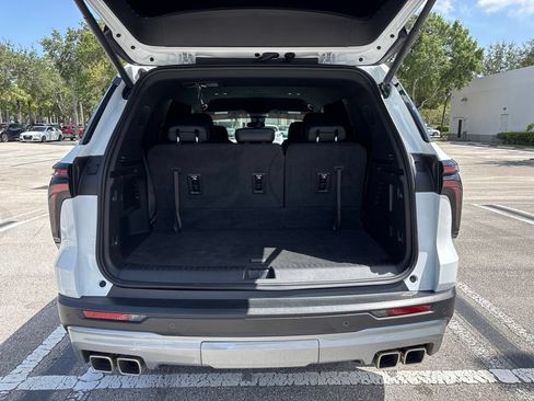 Used 2025 Chevrolet Traverse LT w/ Driver Confidence Package FWD image 29